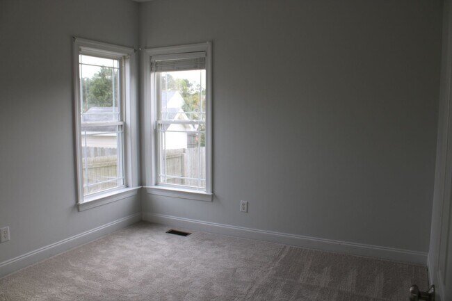 Building Photo - 3705 Warwick Pl
