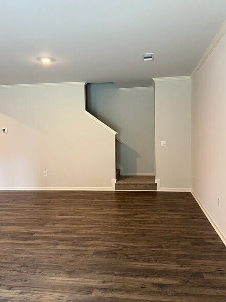 Building Photo - Room in Townhome on Greyton Dr