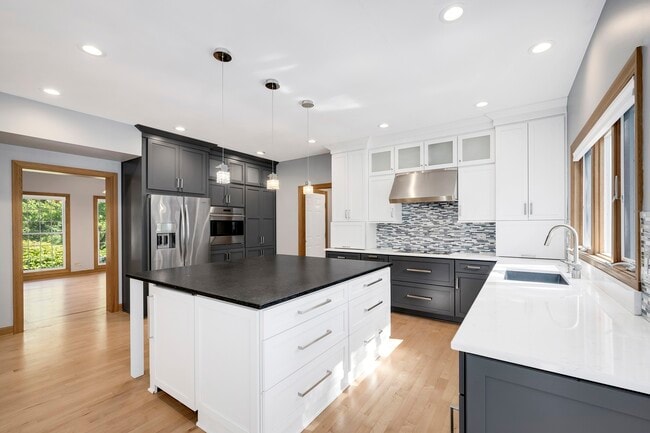 Building Photo - 721 38th St