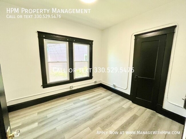 Building Photo - 1331 W 65th St