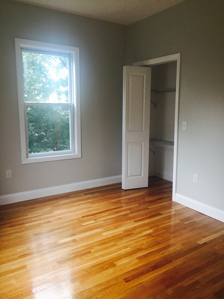 Upper bedroom - 76 Eleanor St