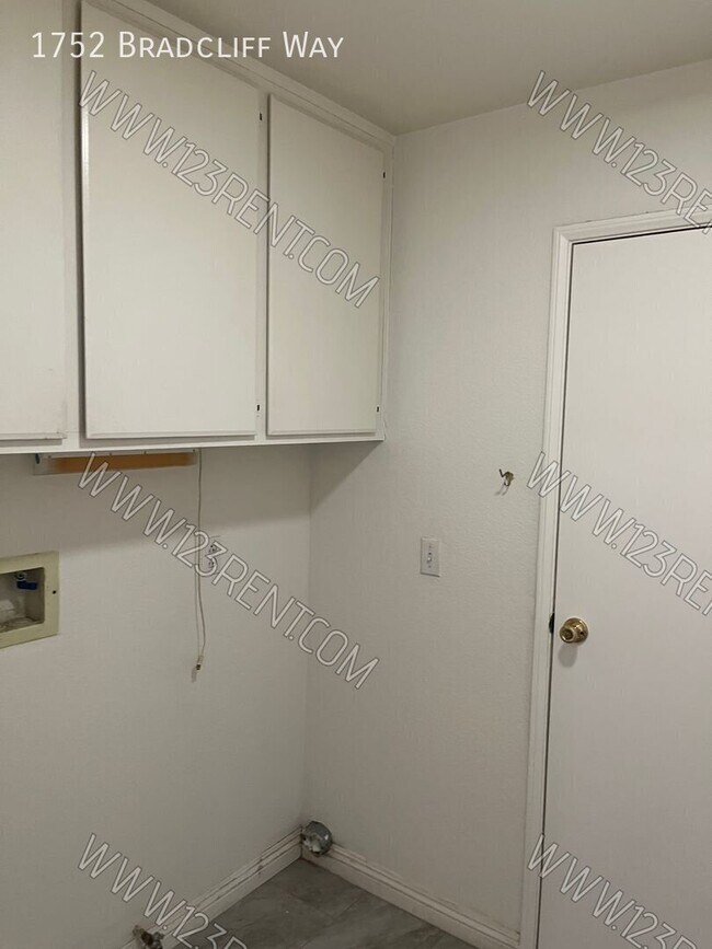 Building Photo - 1752 Bradcliff Way