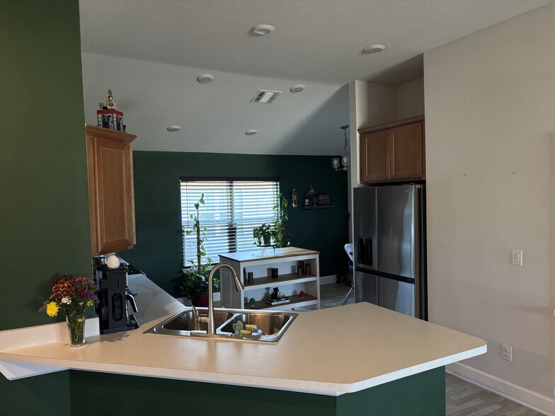 Building Photo - 9835 Olivia St