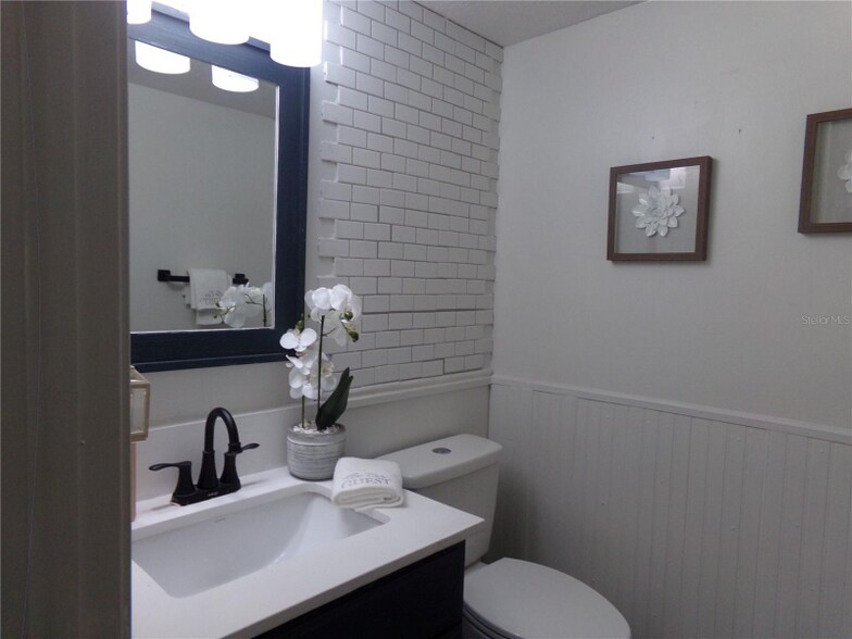 Building Photo - 603 Antilla Ave