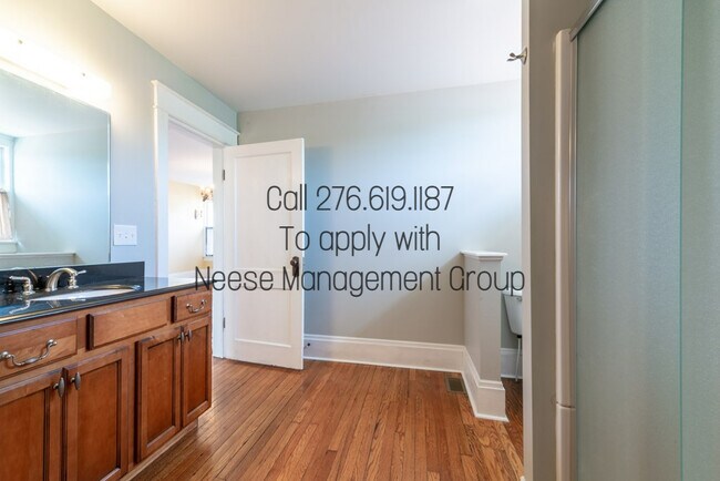 Building Photo - 809 Colonial Rd SW