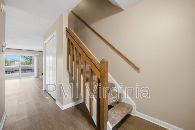 Building Photo - 5140 Glenwood Way