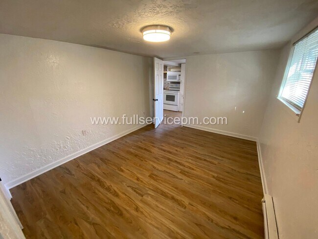 Building Photo - 8008 Roosevelt Way NE