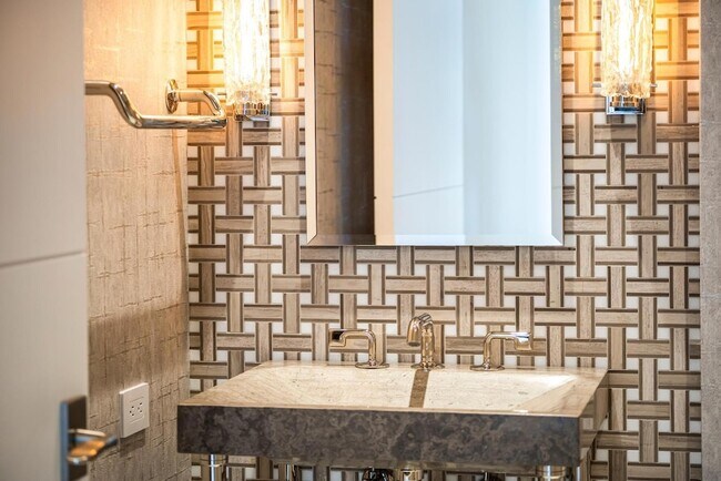 Building Photo - 6587 N Palmeraie Blvd