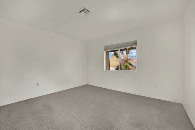 Building Photo - A Must See!!! Beautiful 2/2 home!!! Summerlin!!