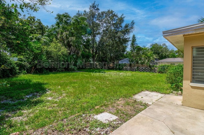 Building Photo - 1868 Lake Spier Dr