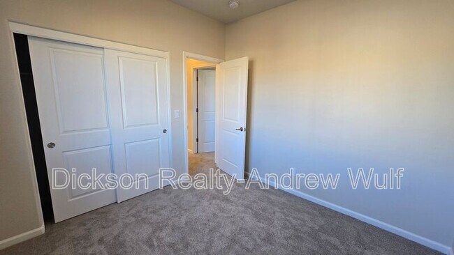 Building Photo - 7052 Diversey Dr