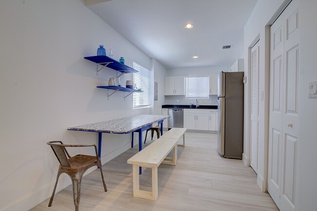 Building Photo - 753 NW 30th St