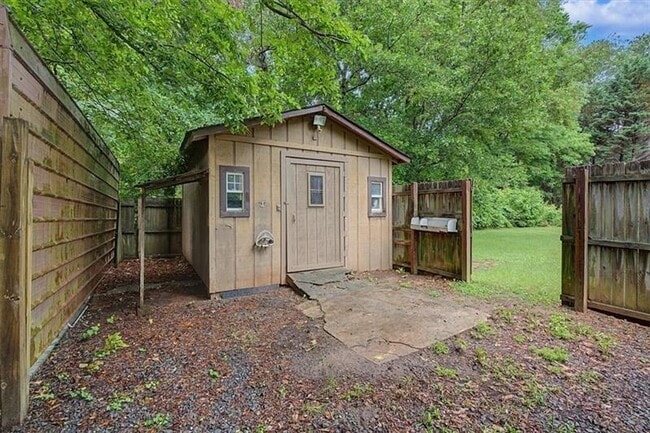 Building Photo - 2985 Fredrick Dr