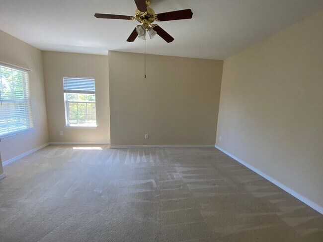 Building Photo - Expansive Home in the Desirable "The Hammo...