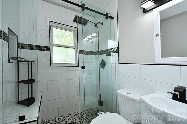 Building Photo - 266 Long St