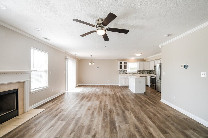 Building Photo - 15397 Dry Creek Rd