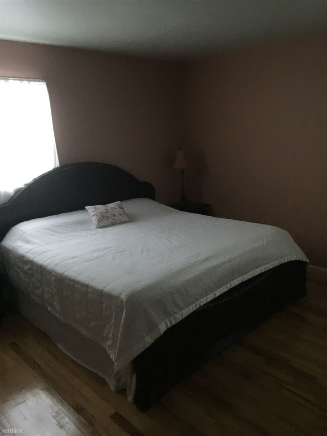 Building Photo - 26 Shady Nook Dr