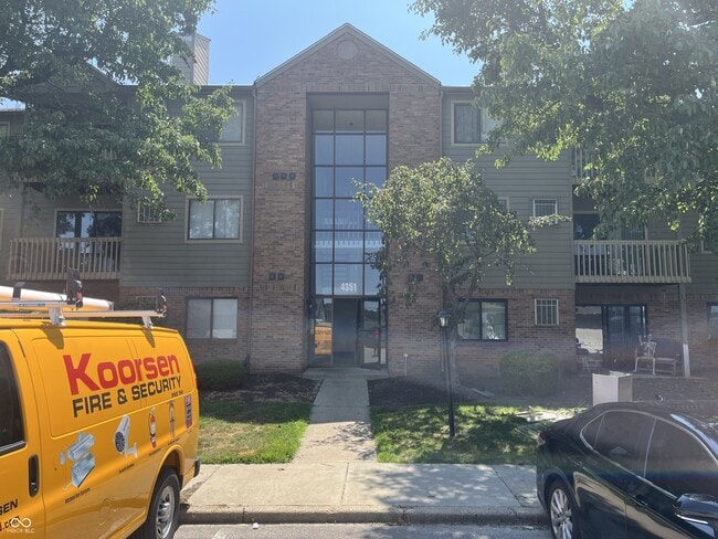 Building Photo - 4351 Village Pkwy Cir W