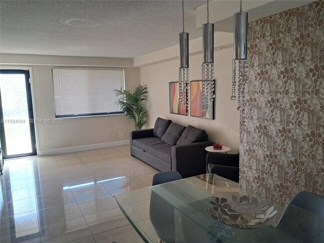 Building Photo - 301 Golden Isles Dr