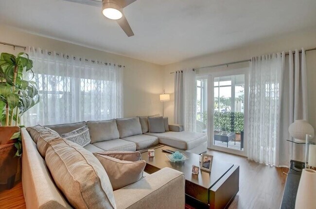 Building Photo - 2990 NE 16th Ave