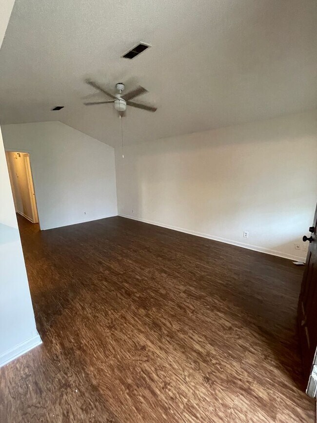 Building Photo - 3 Bed in North Murfreesboro