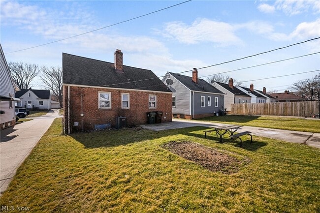 Building Photo - 2438 Brookdale Ave