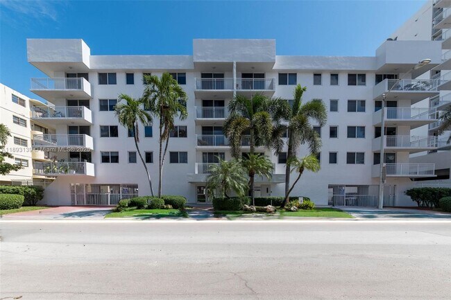 Building Photo - 1665 Bay Rd