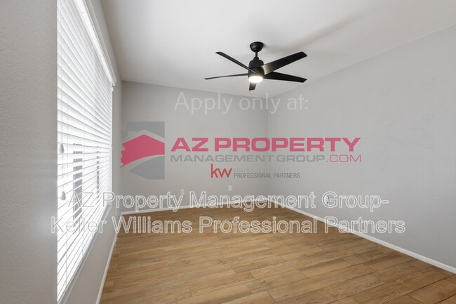 Building Photo - 938 E Villa Maria Dr