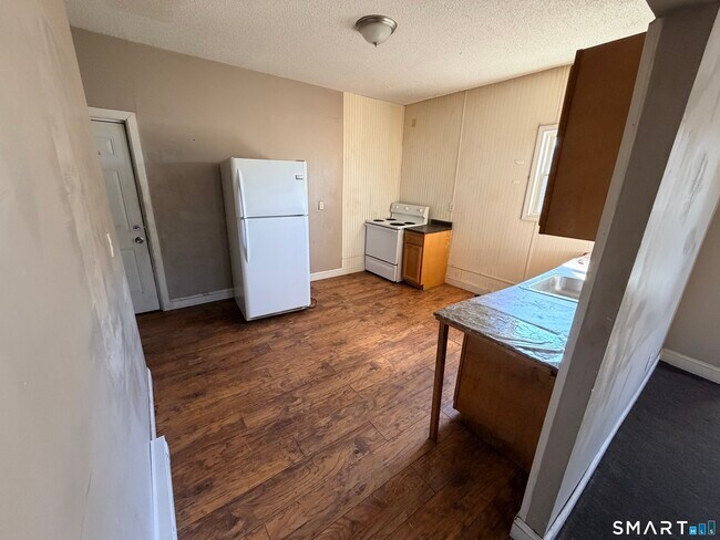 Building Photo - 51 Seyms St