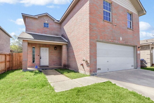 Building Photo - "Spacious 4-Bed, 3-Bath Retreat with Solar Panels!"