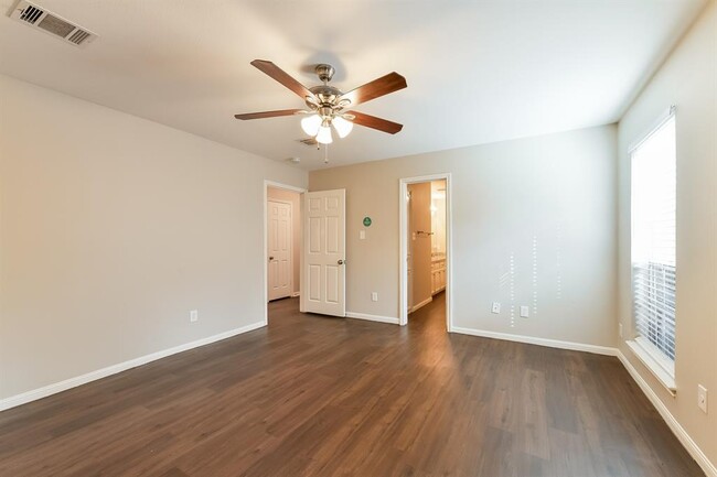 Building Photo - 1710 Pine Gap Dr