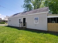 Building Photo - Large ranch style home on corner lot in Chillicothe