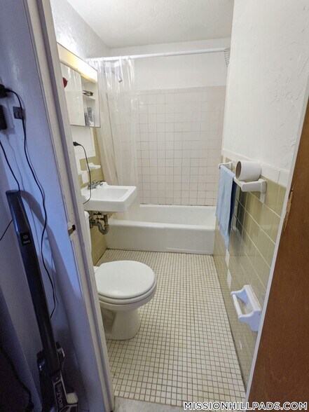 Building Photo - 28 S Huntington Ave