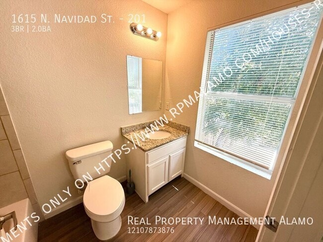 Building Photo - 1615 N Navidad St