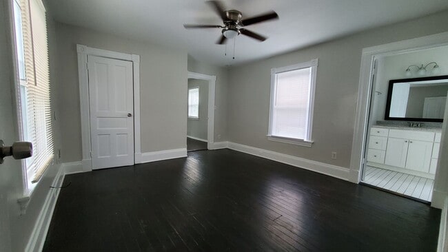 Building Photo - Beautifully updated and Spacious!  2 Bed H...