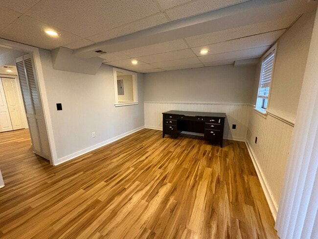 Building Photo - 241 Branford Rd