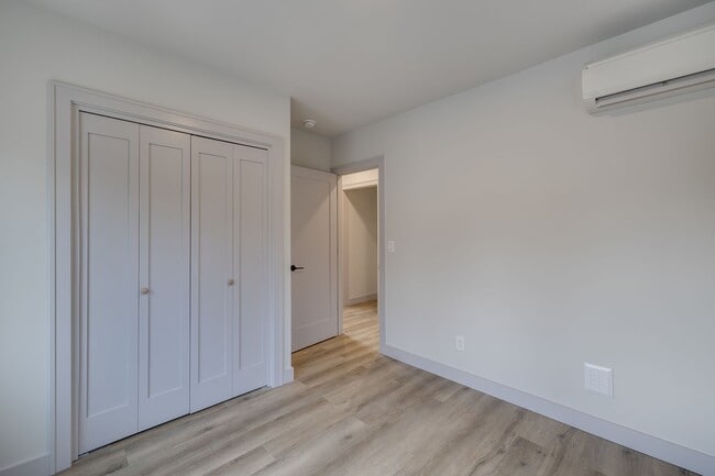 Building Photo - Beautiful 2 bed 2 bath townhouse!