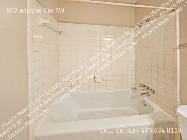 Building Photo - 802 Wilson Cir SW