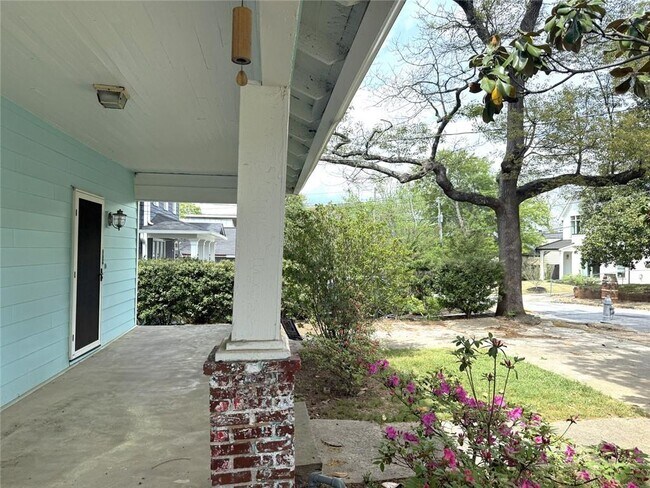 Building Photo - 173 Cleveland St SE