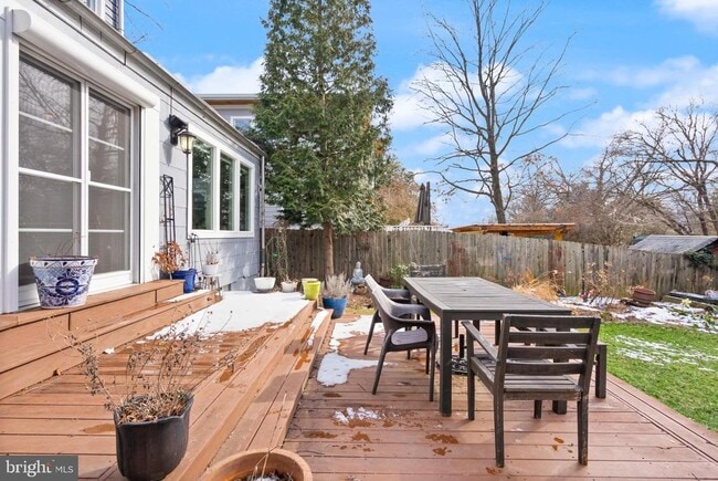 Building Photo - 1804 S Oakland St