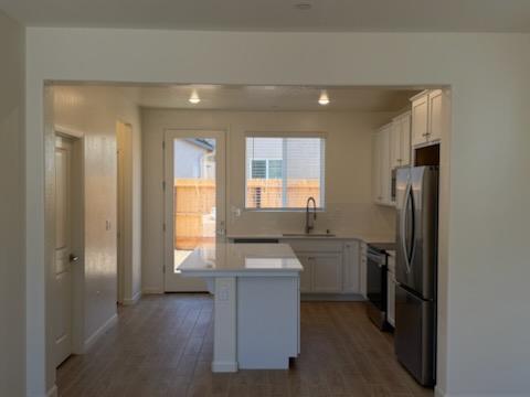 Building Photo - 6575 E Cresthaven Dr