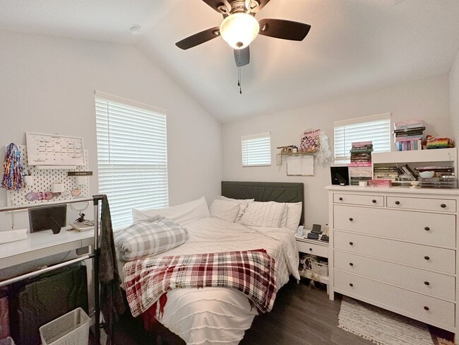 Building Photo - Porter's Parkside -  2 Bedroom, 2 Bathroom...