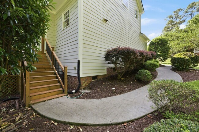 Building Photo - Gorgeous and Spacious 5 Bedroom Home, Cul-de-sac lot, Vaulted Ceilings, Large Backyard, Stunning ...