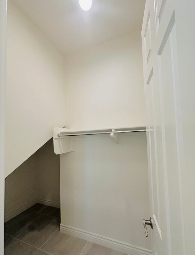 Building Photo - Luxury Estate in Exclusive Gated Community of Orchard Hills