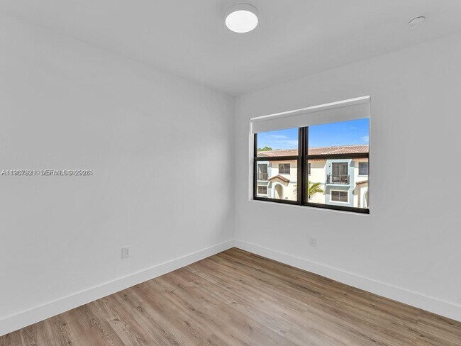 Building Photo - 6130 SW 36th Ct