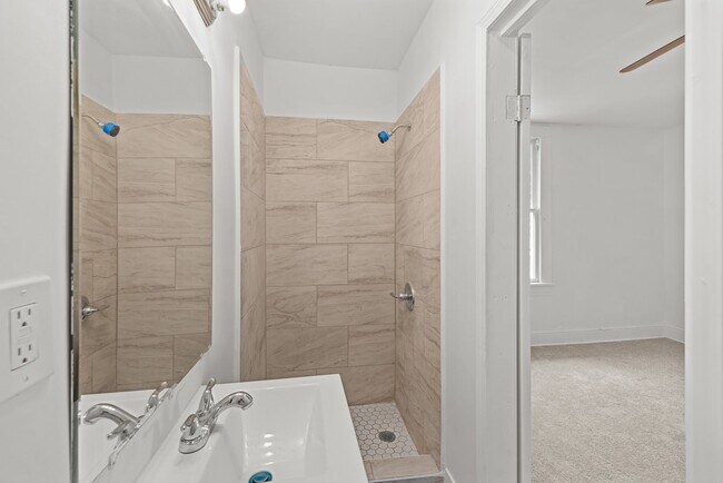 Building Photo - Charming 3 Bedroom, 2 Bathroom house