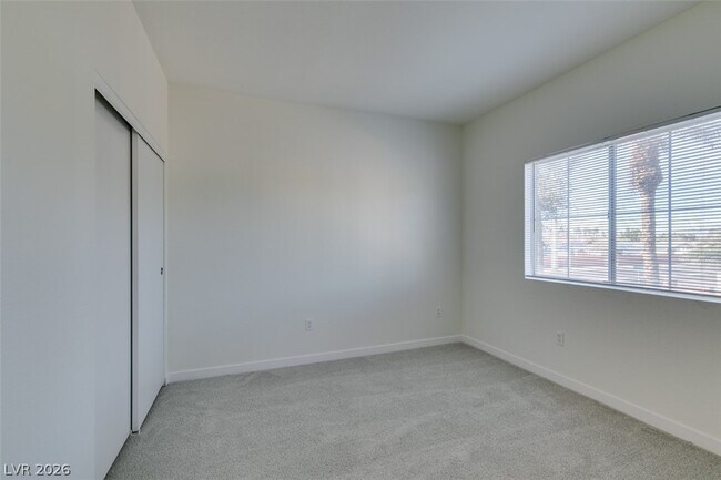 Building Photo - 3400 Cabana Dr