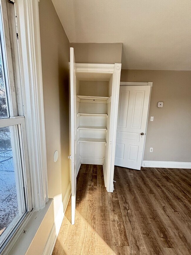 Building Photo - charming semi-detached Allentown home