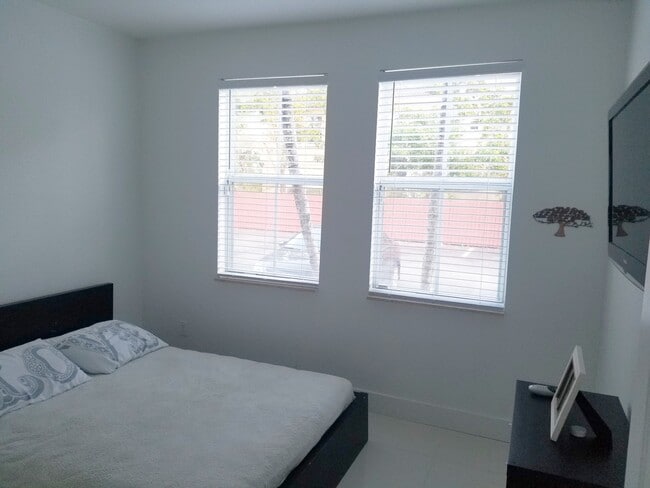 Building Photo - 15761 SW 42nd St