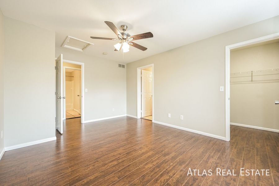 Building Photo - 5563 N Ensenada St
